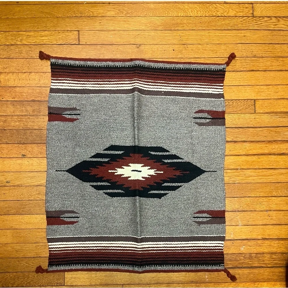 Navajo rug Southwestern Aztec 28x33.